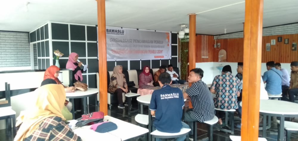 Meningkatkan Pengawasan Partisipatif Bawaslu Halteng Gelar Sosialisasi Bersama Ormas, OKP dan Tokoh Masyarakat.