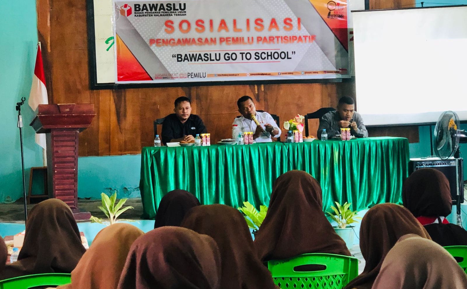 Bumikan Pengawasan Partisipatif, Bawaslu Halteng ajak pemilih pemula aktif mengawasi Pemilu.