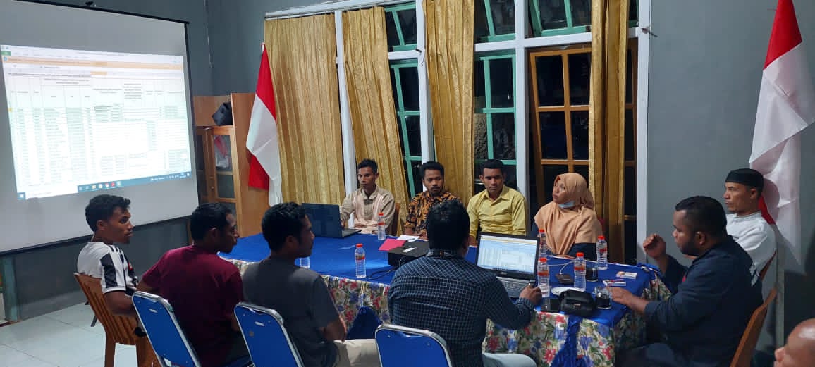 <strong>Perkuat SDM penanganan pelanggaran dan teknis pengawasan, Bawaslu Halteng Kuker ke Panwaslu Kecamatan.</strong>