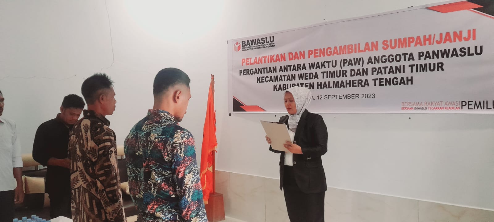 Hari ini, Ketua Bawaslu Halteng lantik 2 anggota Panwaslu Kecamatan