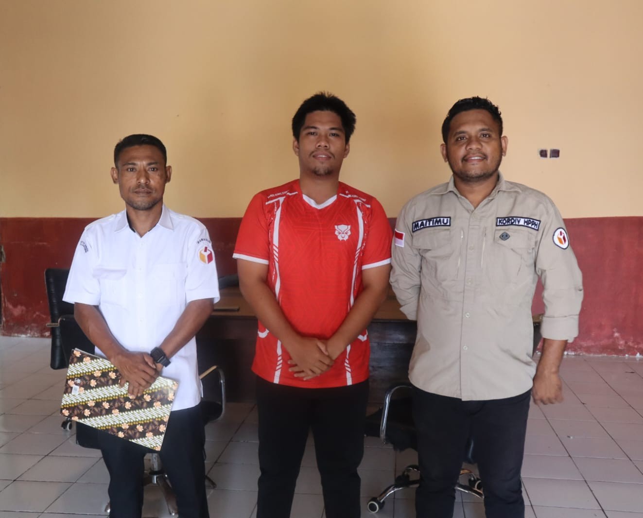 Koordinator Divisi Hukum, Pencegahan, Partisipasi Masyarakat dan Hubungan Masyarakat Bawaslu Halteng saat melakukan koordinasi bersama Kwarcab Pramuka Halteng, pada Rabu (15/10/2025)/Foto: Publikasi dan Pemberitaaan Bawaslu Halmahera Tengah