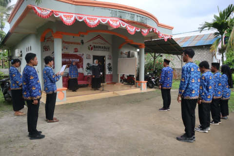 Upacara peringatan 97 tahun sumpah pemuda, Bawaslu Kabupaten Halmahera Tengah .
