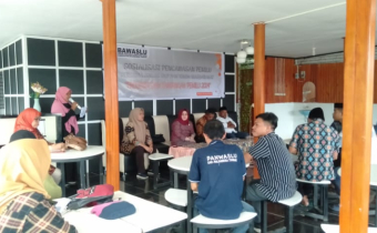 Meningkatkan Pengawasan Partisipatif Bawaslu Halteng Gelar Sosialisasi Bersama Ormas, OKP dan Tokoh Masyarakat.