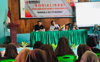 Bumikan Pengawasan Partisipatif, Bawaslu Halteng ajak pemilih pemula aktif mengawasi Pemilu.