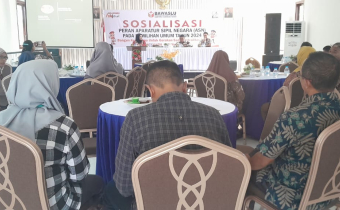 Gelar Sosialisasi. Bawaslu Halteng Ajak ASN Jaga Netralitas.