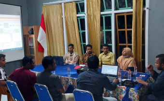 <strong>Perkuat SDM penanganan pelanggaran dan teknis pengawasan, Bawaslu Halteng Kuker ke Panwaslu Kecamatan.</strong>