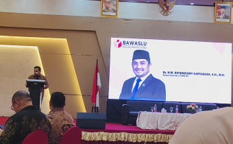 Ketua Komisi II DPR RI Dr. H.M Rifqinizamy Karyasuda, S.H., M.H. saat memberikan sambutan pada kegiatan penguatan kelembagaan Pengawas Pemilu, di Kota Ternate, Maluku Utara, Sabtu, (23/08/2024).