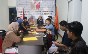 Bawaslu Kabupaten Halmahera Tengah saat menggelar diskusi Internal Seri #5 dengan tema “Teknis Pengisian Sasaran Kinerja Pegawai (SKP)” di ruang rapat Bawaslu Halteng, pada Selasa (26/09/2025)/Foto: Publikasi dan Pemberitaan Bawaslu Halmahera Tengah