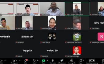 Pimipinan Bawaslu Halteng bersama Narasumber serta peserta diskusi pada akhir kegiatan Ngabuburit Pengawasan pada Rabu, (11/3/2026) secara daring.
