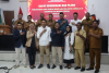 Anggota Bawaslu Kabupaten Halmahera Tengah Jeplin G. Maitimu bersama Jajaran KPU dan Stakeholder Kabupaten Halmahera Tengah saat mengikuti Rapat Koordinasi dan Pleno Pemutakhiran Data Pemilih Berkelanjutan (PDPB) Triwulan IV Tahun 2025, di aula Kantor KPU Kabupaten Halmahera Tengah, Senin (08/12/2025).
