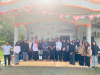 Pimpinan Bawaslu Halmahera Tengah bersama peserta pendidikan pengawas partisipatif melakukan foto bersama dihalaman kantor bawaslu halteng, Rabu (13 Mei 2026)